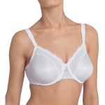 Triumph Ladyform Soft R BH. En fin, stadig bygelbh med spets upptill. BH med förminskande effekt. 

Material: 40% polyester, 40% polyamid och ...