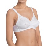 Triumph Doreen. En vacker stadig bh, utan bygel, med fin brodyr i överkant.


Material: 30% polyamid, 30% polyester, 25% bomull, 15% elastan....