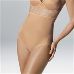 Triumph Pure Shaper Maxi.  Hög och elegant maxi trosa med shapingeffekt. Sömlös spets i nederkant, perfekt under tighta plagg.

Material: 60% ...