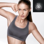 Triumph Tri-action Crosspower Top. Sport BH med korsade band i ryggen. Justerbara band för bästa komfort.



