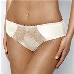 Triumph Oriental Desire Tai. En mjuk och härlig Tai trosa med spets. 

Material: 80% polyamid, 15% elastan 5 % polyester.
Tvättas i 40 grader. 