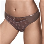 Triumph Fancy Desire String. En mjuk och snygg string trosa.

Material: 72% polyamid, 17% elastan 11% polyester.
Tvättas i 40 grader. 